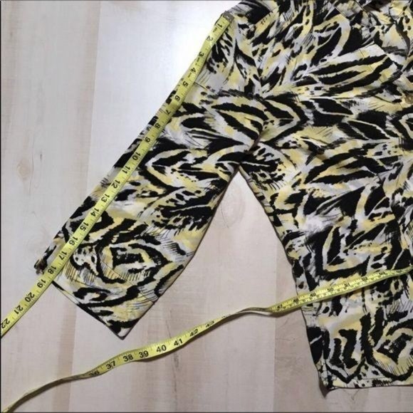 DonnKenny Petites Large Zebra Print Button Top - Picture 6 of 7